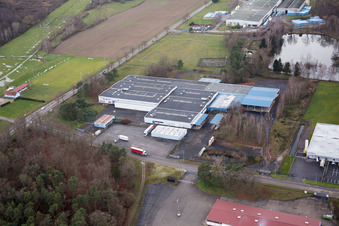 Vue aérienne de Autocars Anciens de / Euromobile SAS à le quartier Altenstadt in Wissembourg dans le département Bas Rhin, France
