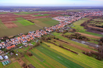 Vue aérienne de Saarstr depuis l'ouest à Kandel dans le département Rhénanie-Palatinat, Allemagne