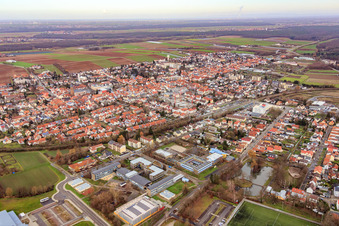 Vue aérienne de Vue de la ville depuis le sud-ouest à Kandel dans le département Rhénanie-Palatinat, Allemagne