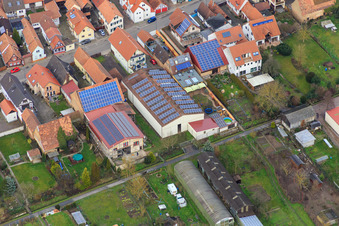 Fossé arrière à Kandel dans le département Rhénanie-Palatinat, Allemagne hors des airs