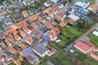 Fossé arrière à Kandel dans le département Rhénanie-Palatinat, Allemagne vue d'en haut