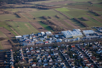 Vue aérienne de Anneau commercial à le quartier Mörsch in Rheinstetten dans le département Bade-Wurtemberg, Allemagne