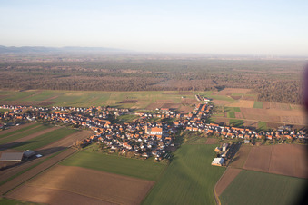 Vue aérienne de Schleithal dans le département Bas Rhin, France
