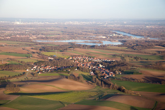 Vue d'oiseau de Neewiller-près-Lauterbourg dans le département Bas Rhin, France