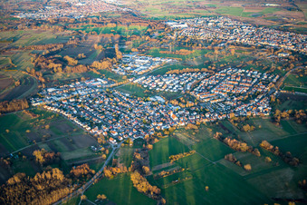 Vue aérienne de Du sud-ouest à le quartier Würmersheim in Durmersheim dans le département Bade-Wurtemberg, Allemagne