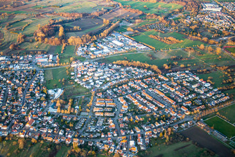 Vue aérienne de Du sud à le quartier Würmersheim in Durmersheim dans le département Bade-Wurtemberg, Allemagne