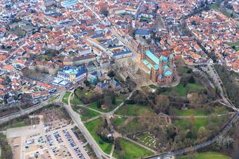 Vue aérienne de Cathédrale à Speyer en hiver depuis l'est à Speyer dans le département Rhénanie-Palatinat, Allemagne