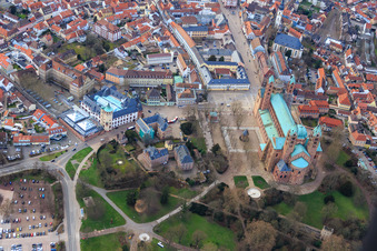 Vue oblique de Cathédrale à Speyer en hiver depuis l'est à Speyer dans le département Rhénanie-Palatinat, Allemagne