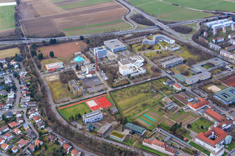 Vue aérienne de Institut d'éducation du Land de Rhénanie-Palatinat, Centre de bibliothèque du Land de Rhénanie-Palatinat / Bibliothèque du Land du Palatinat et Université allemande des sciences administratives à Speyer dans le département Rhénanie-Palatinat, Allemagne