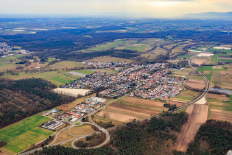 Vue aérienne de Vue de la ville depuis le nord-est à Hanhofen dans le département Rhénanie-Palatinat, Allemagne
