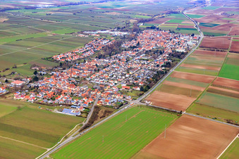 Vue aérienne de Vue de la ville depuis le sud-ouest à le quartier Niederhochstadt in Hochstadt dans le département Rhénanie-Palatinat, Allemagne