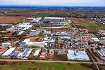 Vue aérienne de Parc industriel Interpark avec centre logistique Mercedes-Benz à Offenbach an der Queich dans le département Rhénanie-Palatinat, Allemagne
