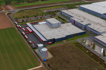 Vue aérienne de Parc industriel Interpark avec Progroup Board GmbH et Tricor Packaging & Logistics AG à Offenbach an der Queich dans le département Rhénanie-Palatinat, Allemagne