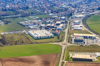 Vue aérienne de Zone industrielle dans la vallée de Spire avec ITK Engineering GmbH, TRANSAC International Shipping Company Ltd. et DBK David + Baader GmbH à Rülzheim dans le département Rhénanie-Palatinat, Allemagne