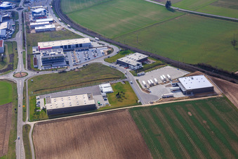 Photographie aérienne de Zone industrielle dans la vallée de Spire avec ITK Engineering GmbH, Resinnovation GmbH, TRANSAC International Shipping Company Ltd. et Markthalle 5 à Rülzheim dans le département Rhénanie-Palatinat, Allemagne