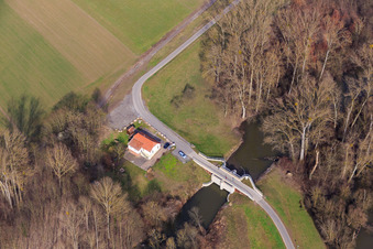 Vue aérienne de Maison éclusière Sondernheim sur le barrage du Rhin à le quartier Sondernheim in Germersheim dans le département Rhénanie-Palatinat, Allemagne