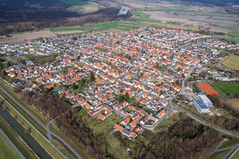 Vue aérienne de Village - Vue à le quartier Rußheim in Dettenheim dans le département Bade-Wurtemberg, Allemagne