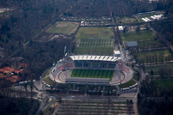 Vue aérienne de Stade Wildpark KSC à le quartier Oststadt in Karlsruhe dans le département Bade-Wurtemberg, Allemagne