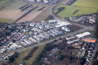Vue aérienne de À Sandfeld à le quartier Neureut in Karlsruhe dans le département Bade-Wurtemberg, Allemagne
