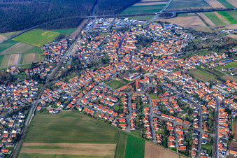 Vue aérienne de Vue d'ensemble de la ville depuis le sud à Rheinzabern dans le département Rhénanie-Palatinat, Allemagne