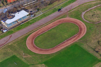 Photographie aérienne de Speedway et tribune de l'Herxheim Motorsport Association à Herxheim bei Landau dans le département Rhénanie-Palatinat, Allemagne