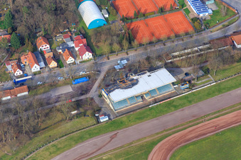 Vue aérienne de Tribune du circuit de la Herxheim Motorsport Association à Herxheim bei Landau dans le département Rhénanie-Palatinat, Allemagne