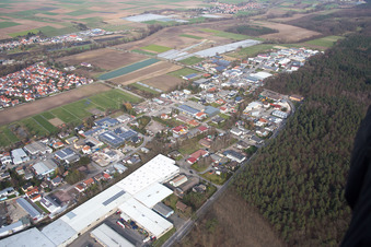 Vue aérienne de Herxheim bei Landau dans le département Rhénanie-Palatinat, Allemagne
