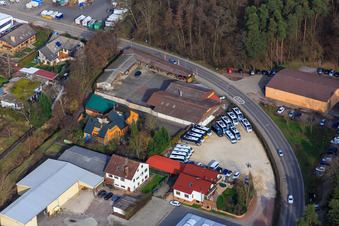 Vue aérienne de Outils Kron et ProBus Reisemobile GmbH à Herxheim bei Landau dans le département Rhénanie-Palatinat, Allemagne