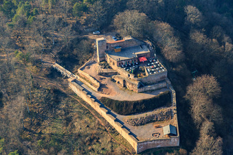 Vue oblique de Ruines du château de Rietburg à Rhodt unter Rietburg dans le département Rhénanie-Palatinat, Allemagne