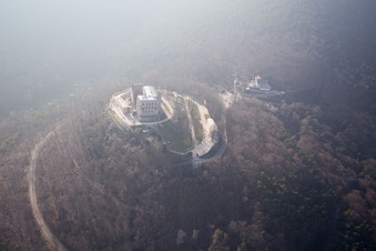 Enregistrement par drone de Château de Hambach à le quartier Diedesfeld in Neustadt an der Weinstraße dans le département Rhénanie-Palatinat, Allemagne
