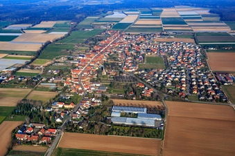 Vue aérienne de Vue de l'ouest à Gommersheim dans le département Rhénanie-Palatinat, Allemagne