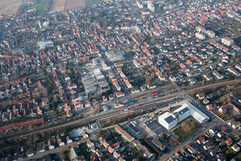 Enregistrement par drone de Au centre-ville" Nouveau bâtiment de RiBa GmbH entre Bismarck- et Gartenstr. à Kandel dans le département Rhénanie-Palatinat, Allemagne