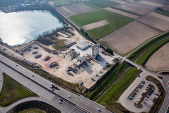 Vue aérienne de Peterbeton à la gravière Achern à le quartier Fautenbach in Achern dans le département Bade-Wurtemberg, Allemagne