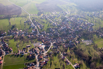 Vue aérienne de Lampertsloch dans le département Bas Rhin, France