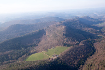 Vue aérienne de Gimbelhof à Wingen dans le département Bas Rhin, France
