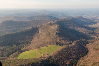 Vue aérienne de Gimbelhof à Wingen dans le département Bas Rhin, France