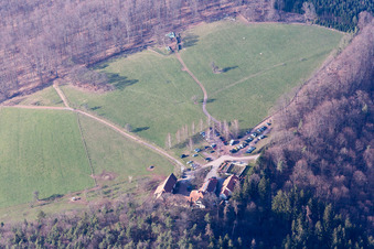 Gimbelhof à Wingen dans le département Bas Rhin, France vue d'en haut
