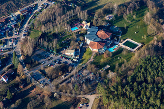 Vue aérienne de Piscine rocheuse à Dahn dans le département Rhénanie-Palatinat, Allemagne
