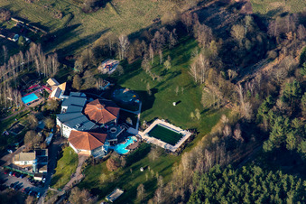 Vue aérienne de Piscine rocheuse à Dahn dans le département Rhénanie-Palatinat, Allemagne