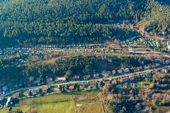 Vue aérienne de Camping Büttelwoog à Dahn dans le département Rhénanie-Palatinat, Allemagne