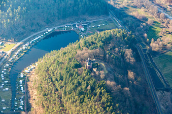 Vue oblique de Camping Neudahner Weiher à Dahn dans le département Rhénanie-Palatinat, Allemagne