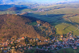 Photographie aérienne de Trifelsstr dans le Birnbachtal depuis le sud-ouest dans la lumière du soir à Leinsweiler dans le département Rhénanie-Palatinat, Allemagne