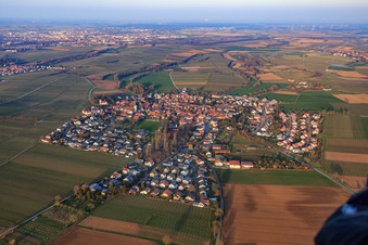 Photographie aérienne de Vue du village depuis l'ouest à le quartier Mörzheim in Landau in der Pfalz dans le département Rhénanie-Palatinat, Allemagne