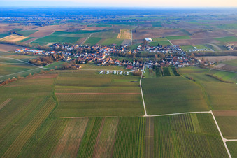 Vue aérienne de Vue de la ville depuis le nord à Dierbach dans le département Rhénanie-Palatinat, Allemagne