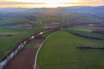 Vue aérienne de Otterbach vu de l'est à Niederotterbach dans le département Rhénanie-Palatinat, Allemagne