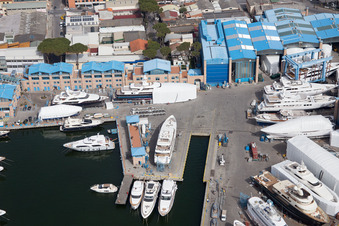 Viareggio dans le département Lucca, Italie depuis l'avion