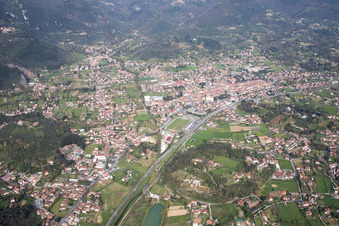 Vue aérienne de Camaiore dans le département Toscane, Italie