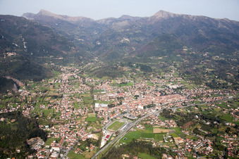 Photographie aérienne de Camaiore dans le département Toscane, Italie