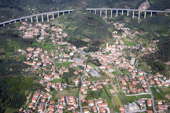 Enregistrement par drone de Massarosa dans le département Lucca, Italie