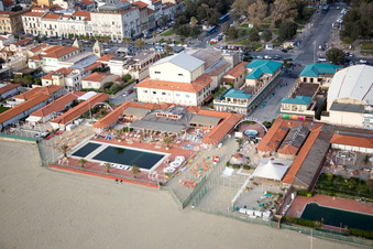Viareggio dans le département Lucca, Italie depuis l'avion